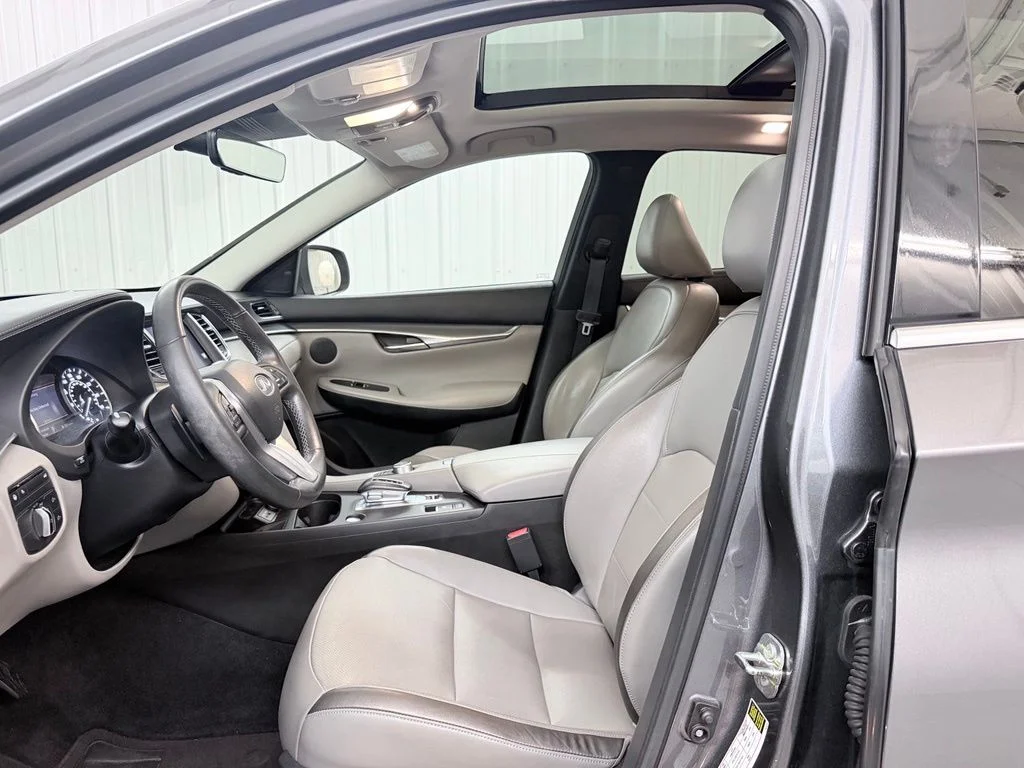 Used 2023 Gray INFINITI LUXE image 10