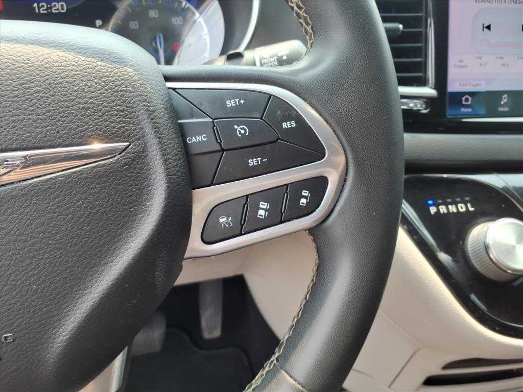 Used 2022 Bright White Clearcoat Chrysler Touring L image 19