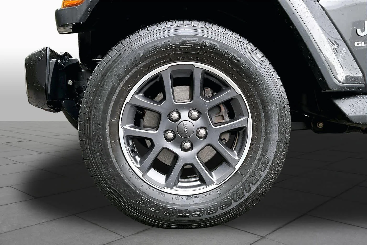 Used 2020 Granite Crystal Metallic Clearcoat Jeep Overland image 10