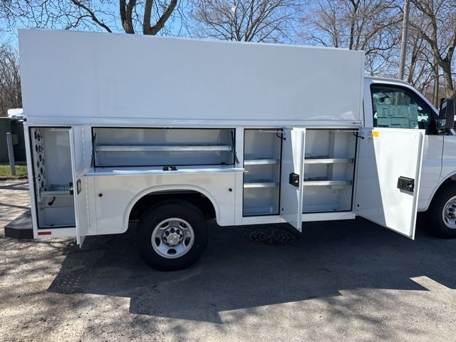 New 2025 Summit White Chevrolet 1WT image 10