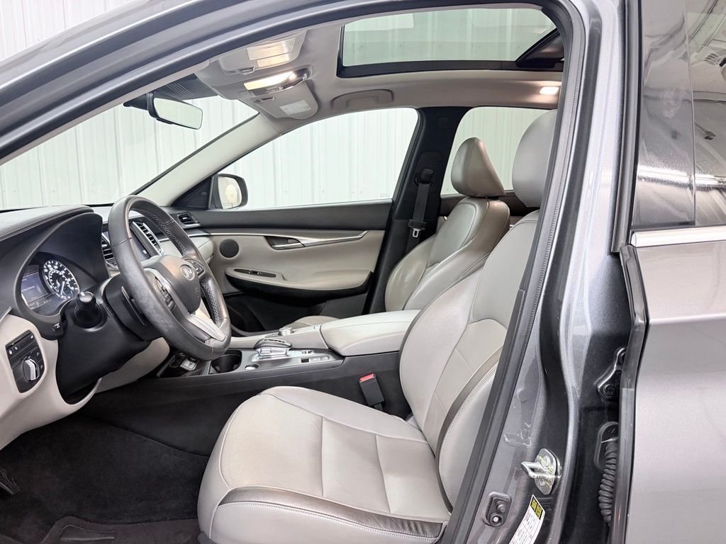 Used 2023 Gray INFINITI LUXE image 10