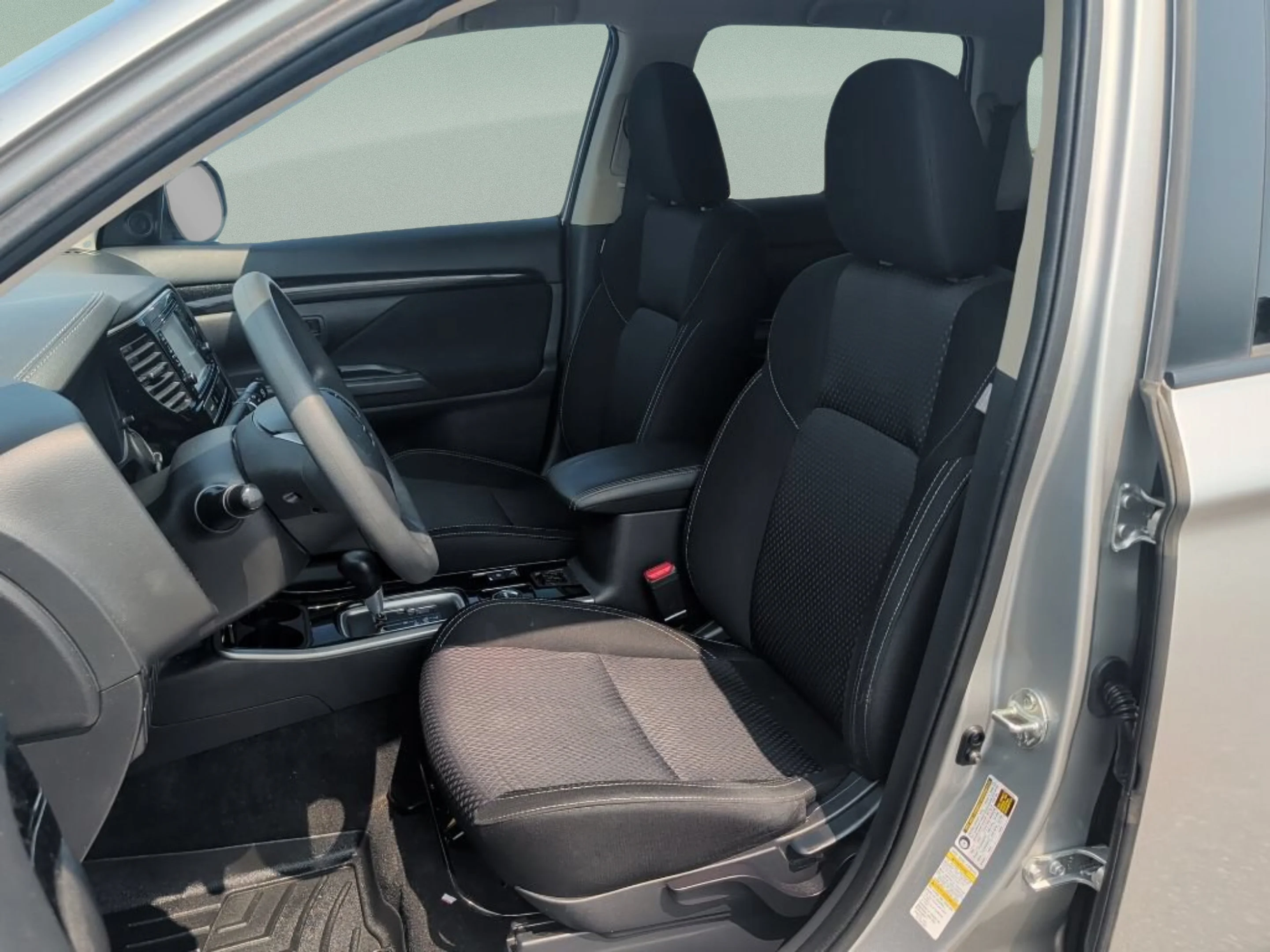 Used 2019 Silver Mitsubishi ES image 14