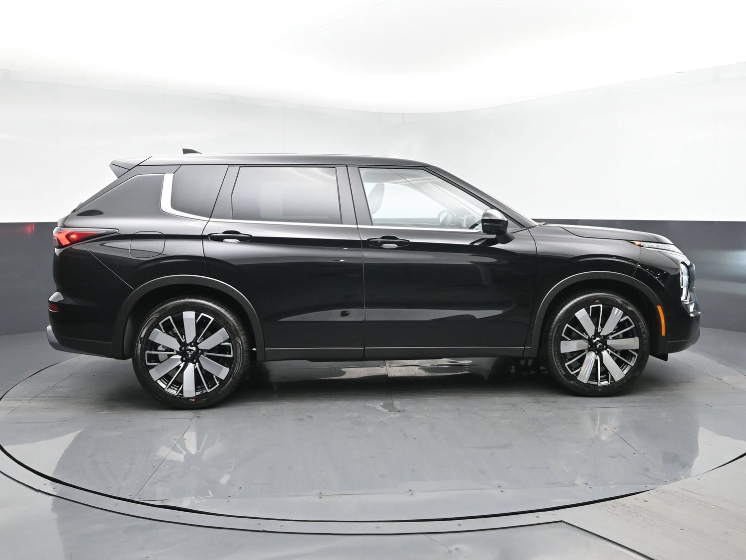 New 2026 Labrador Black Pearl Mitsubishi SE 1.5T 2WD image 3