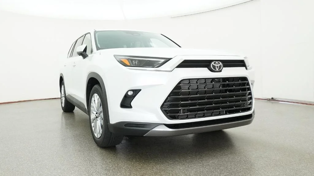 New 2026 Wind Chill Pearl Toyota Platinum image 18