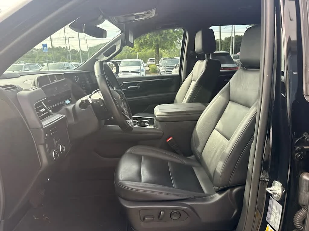 Used 2025 Black Chevrolet LT image 38