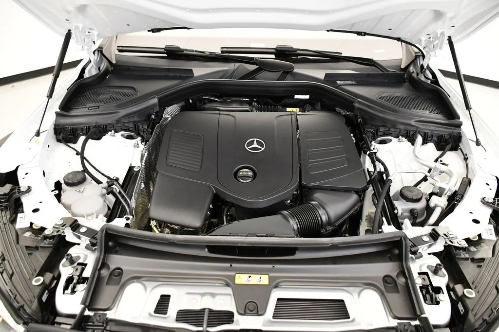 New 2026 Polar White Mercedes-Benz GLC 300 image 11