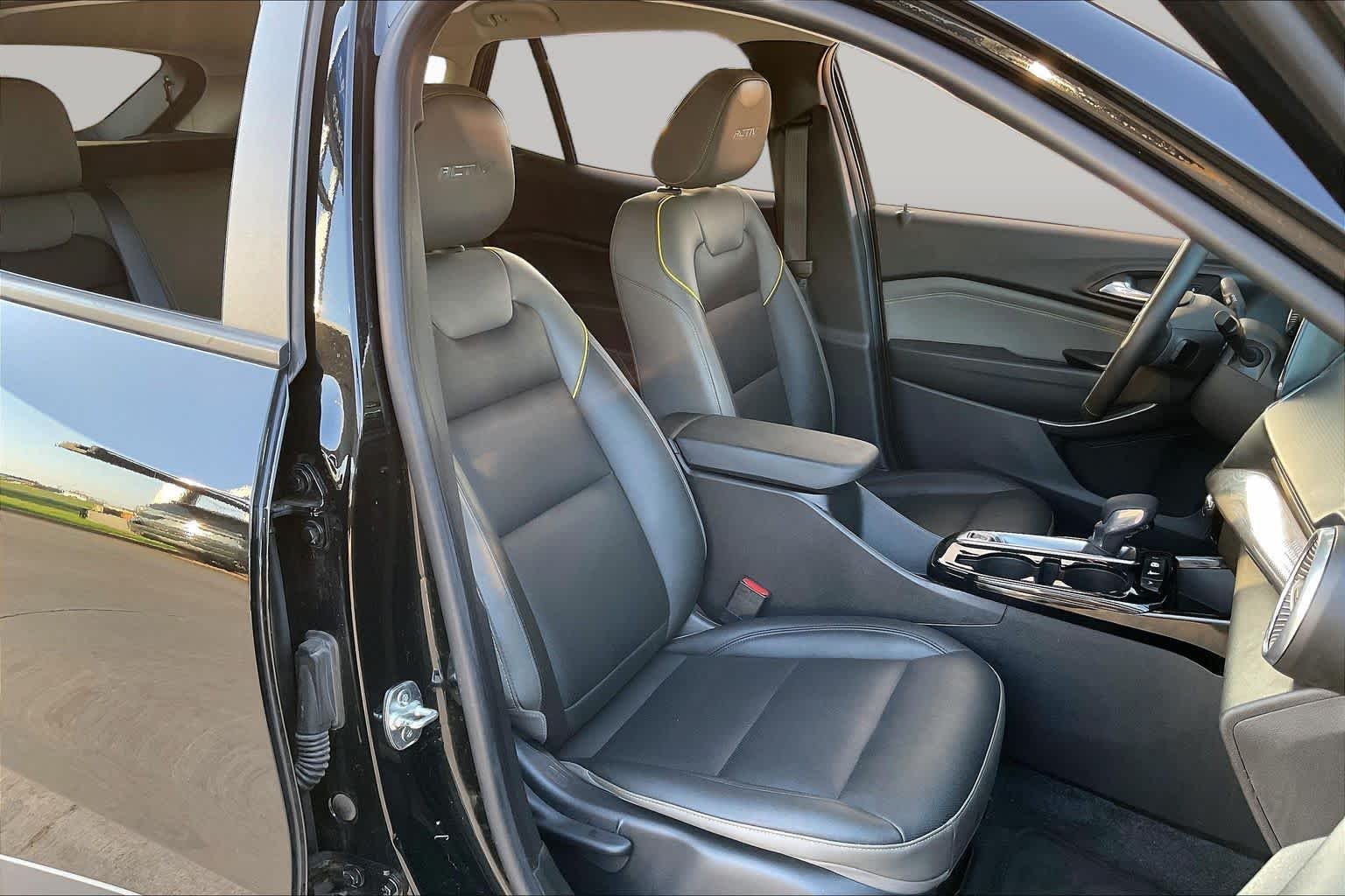 Used 2024 Mosaic Black Metallic Chevrolet ACTIV image 10