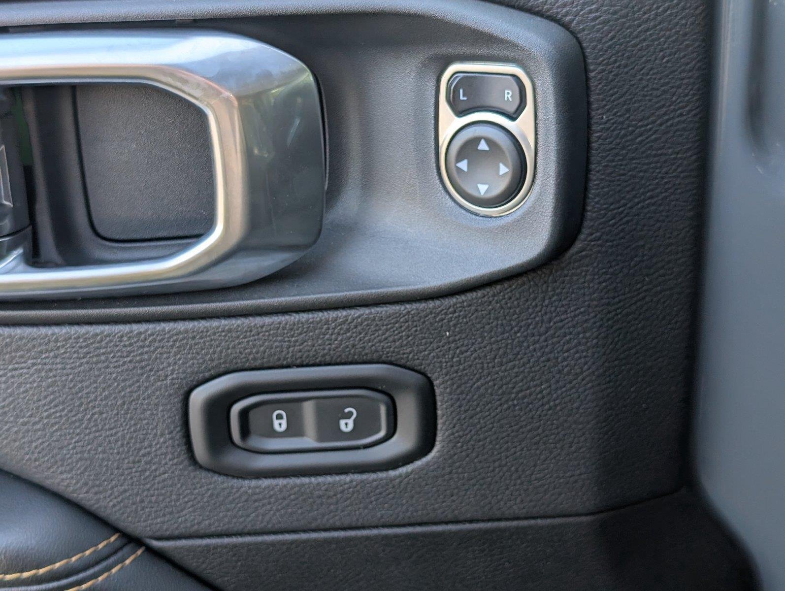 Used 2026 Anvil Clearcoat Jeep Sahara image 20