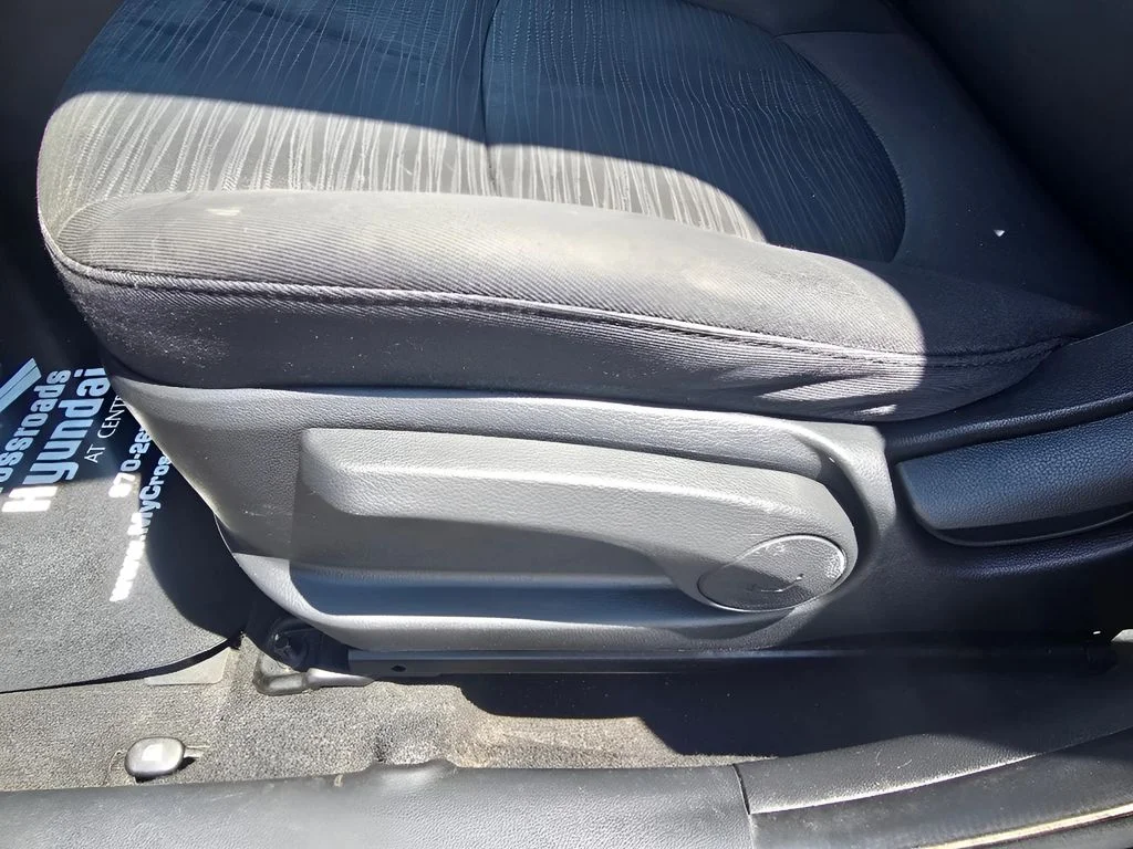 Used 2017 Pacific Blue Pearl Hyundai SE image 25