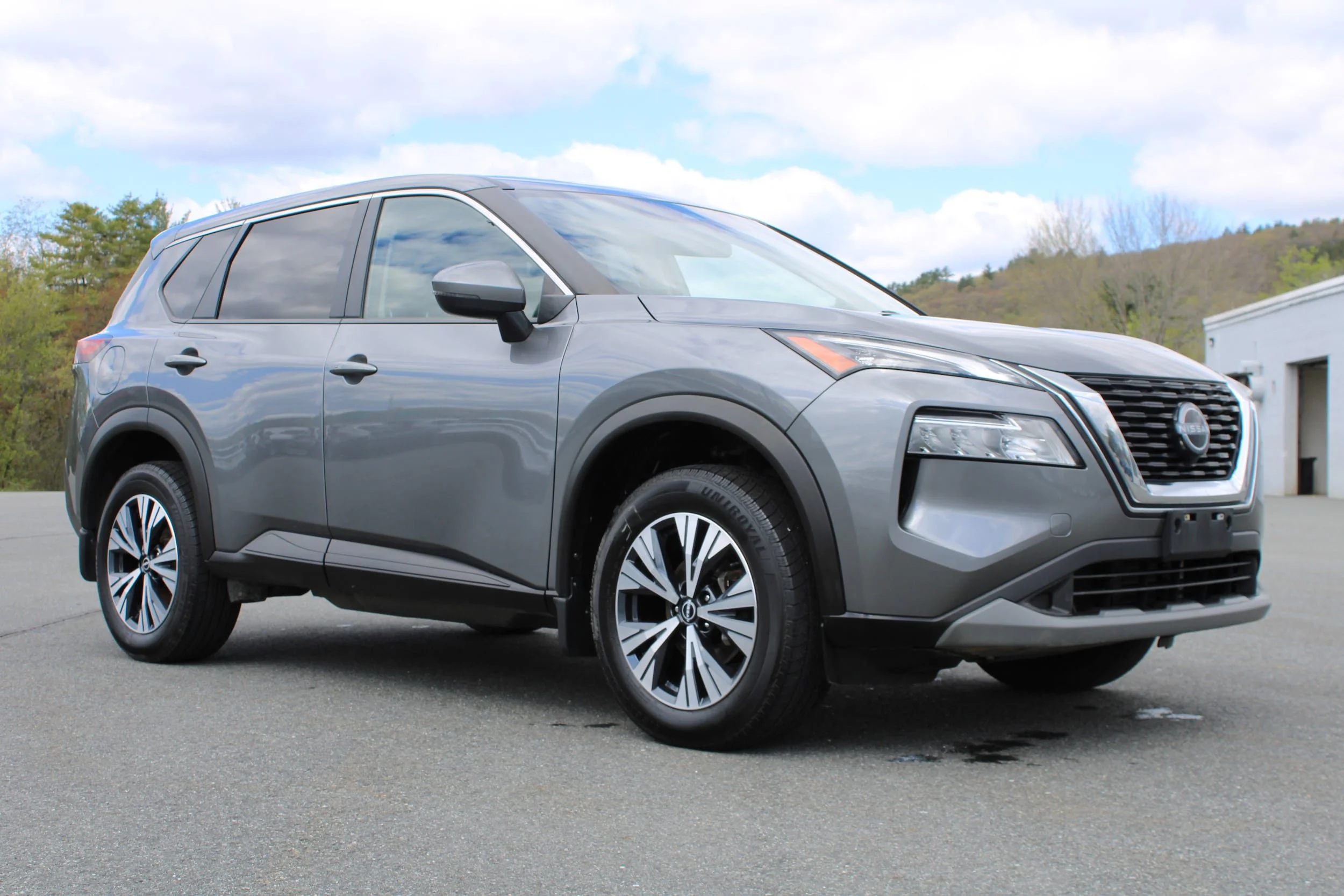 Used 2023 Gun Metallic Nissan SV image 7