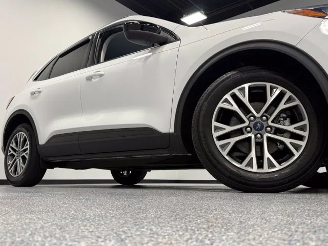 Used 2022 White Ford SEL image 2