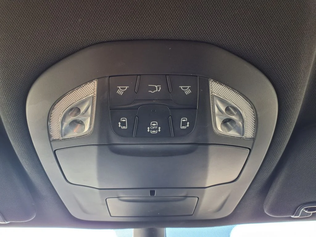 Used 2025 White Chrysler Select image 31