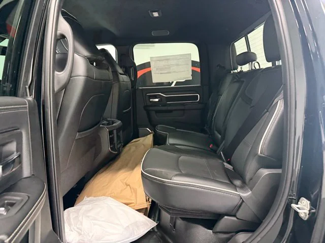 New 2026 Diamond Black Crystal Pearl-Coat Exterior Paint RAM Tradesman image 14