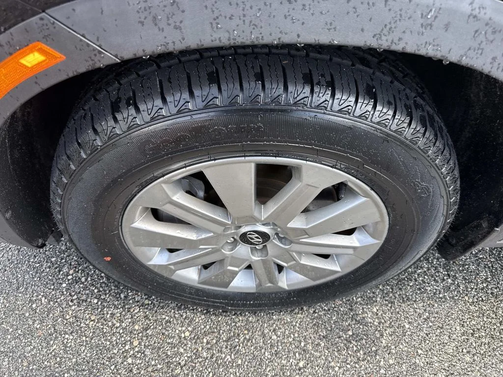 Used 2023 Black Hyundai SEL image 11