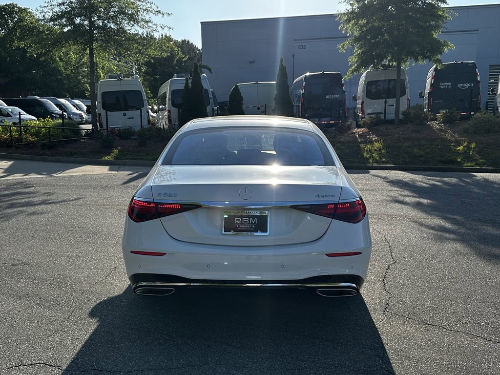 New 2026 MANUFAKTUR Moonlight White Metallic Mercedes-Benz S 580 image 45