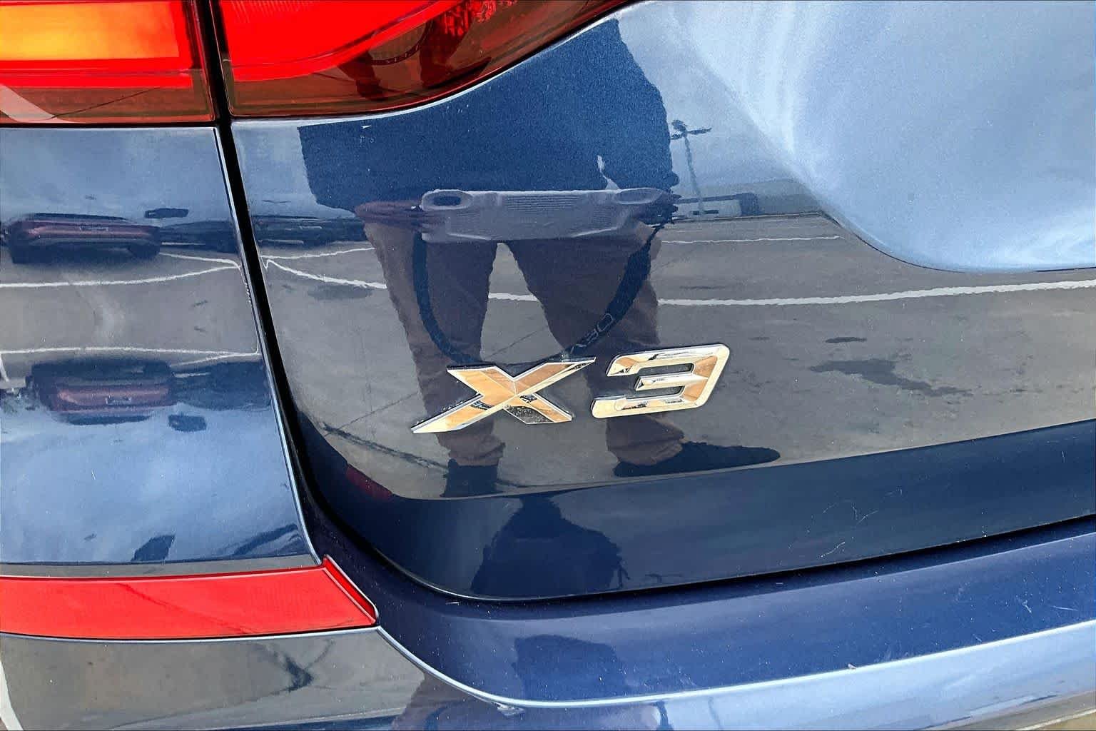 Used 2021 Phytonic Blue Metallic BMW xDrive30i image 10