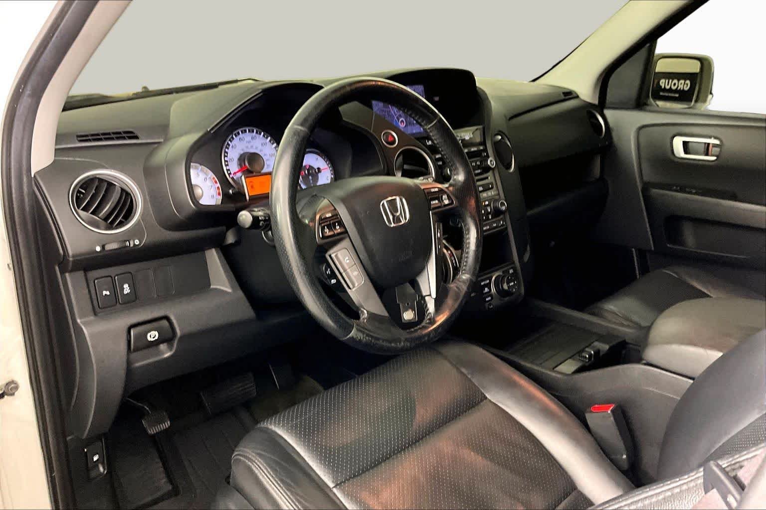 Used 2014 White Diamond Pearl Honda Touring image 17