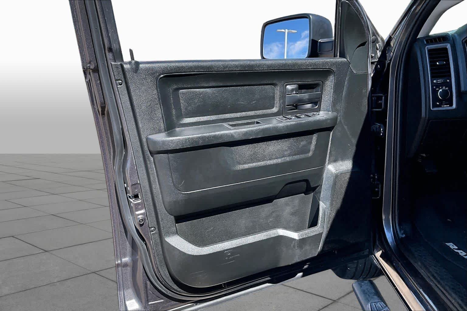 Used 2019 Granite Crystal Metallic Clearcoat Ram Tradesman image 20