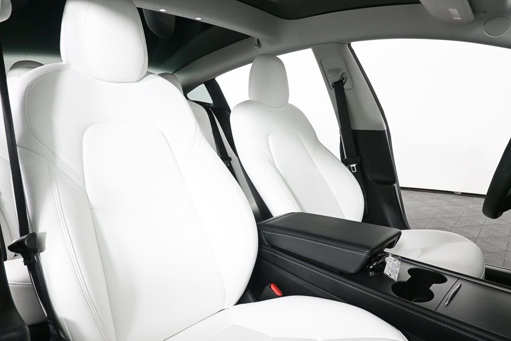 Used 2022  Tesla Performance image 17