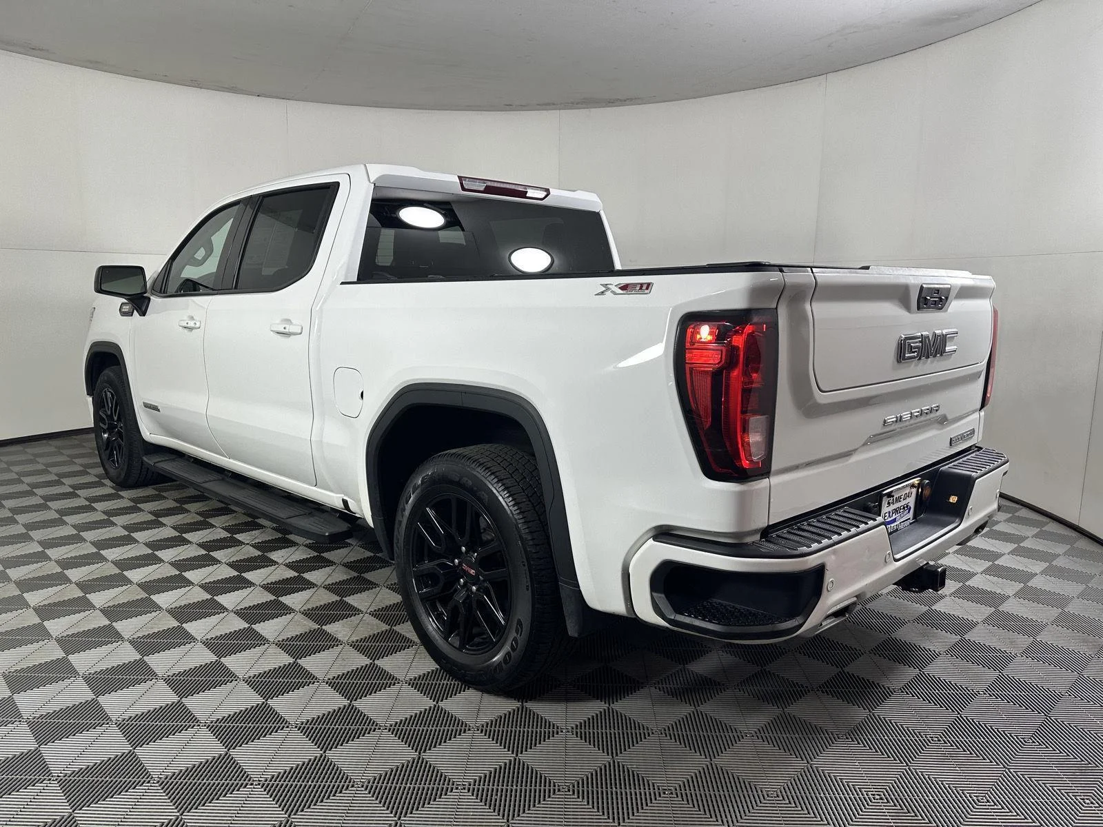 Used 2022 Summit White GMC Elevation image 9