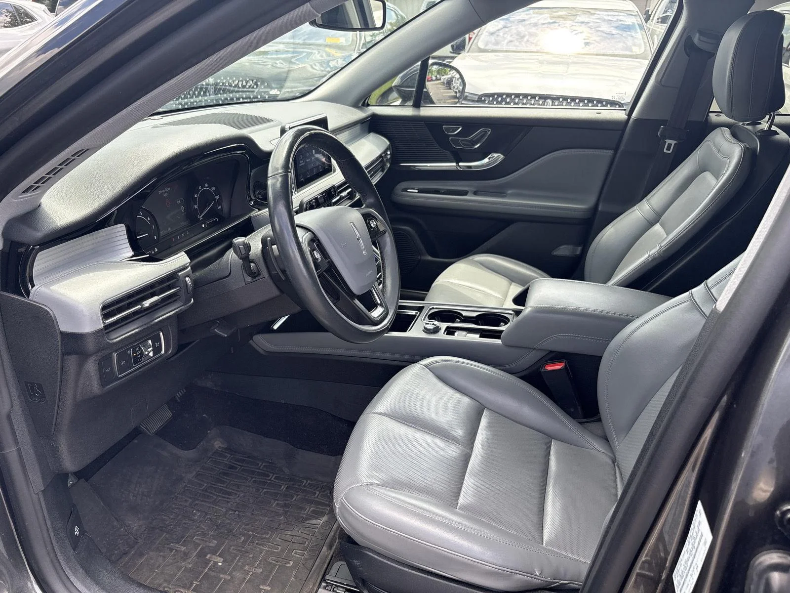 Used 2020 Magnetic Gray Lincoln Standard image 6