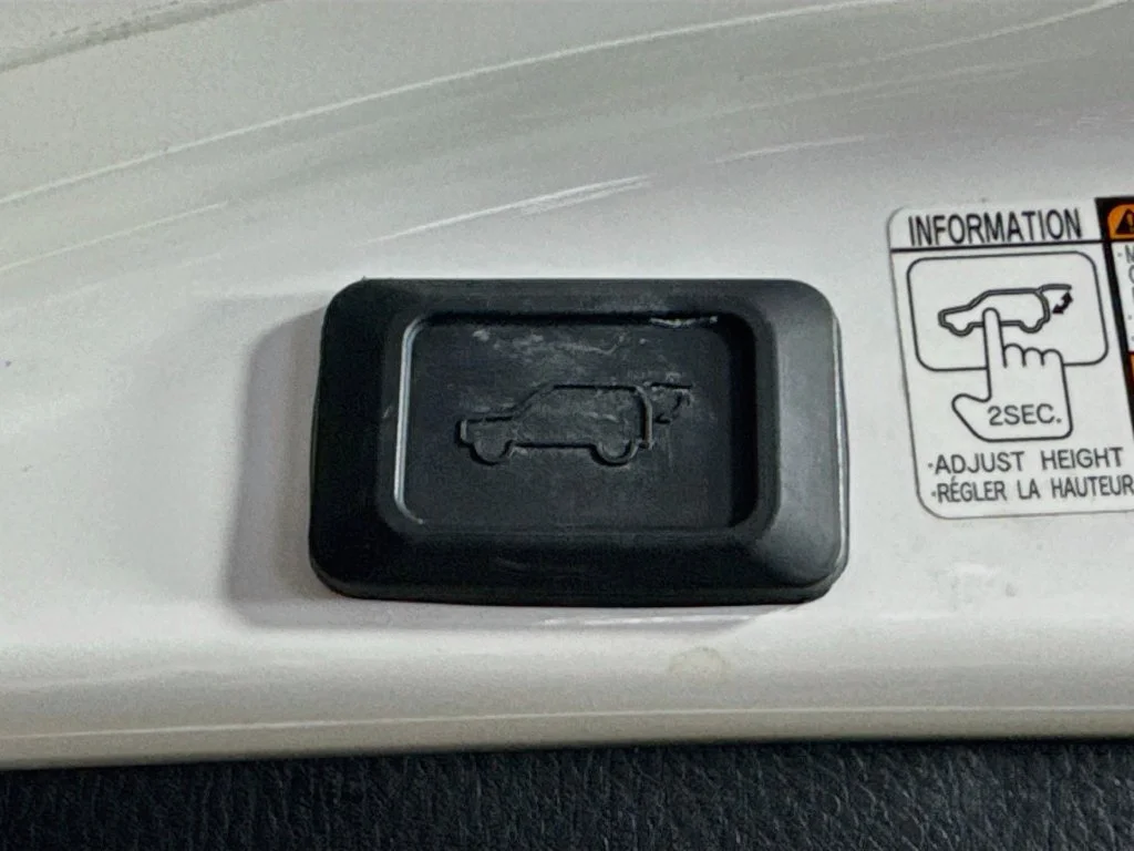 Used 2018 White Toyota XLE image 31