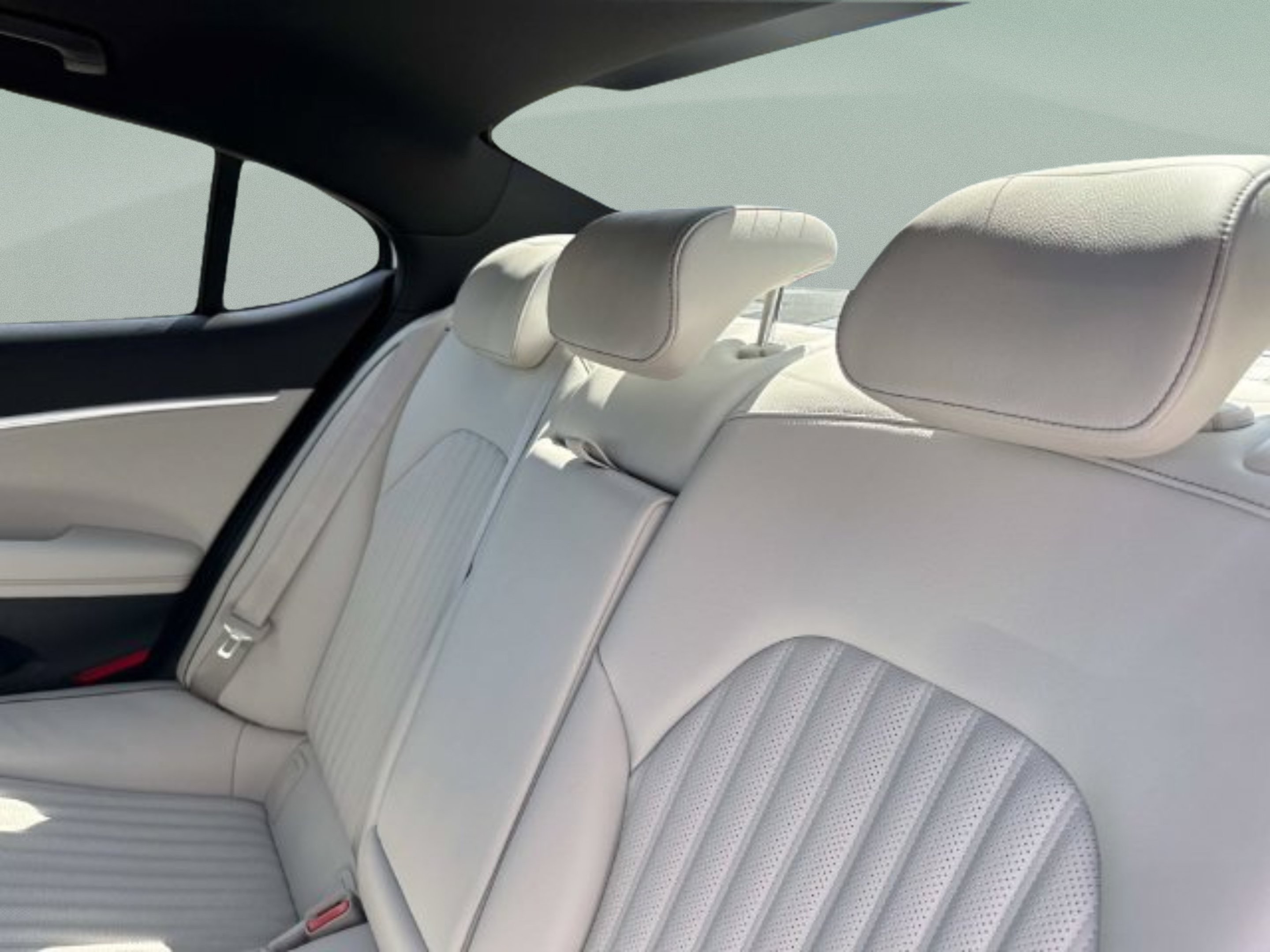 New 2027 Uyuni White Genesis 2.5T Sport Prestige image 11