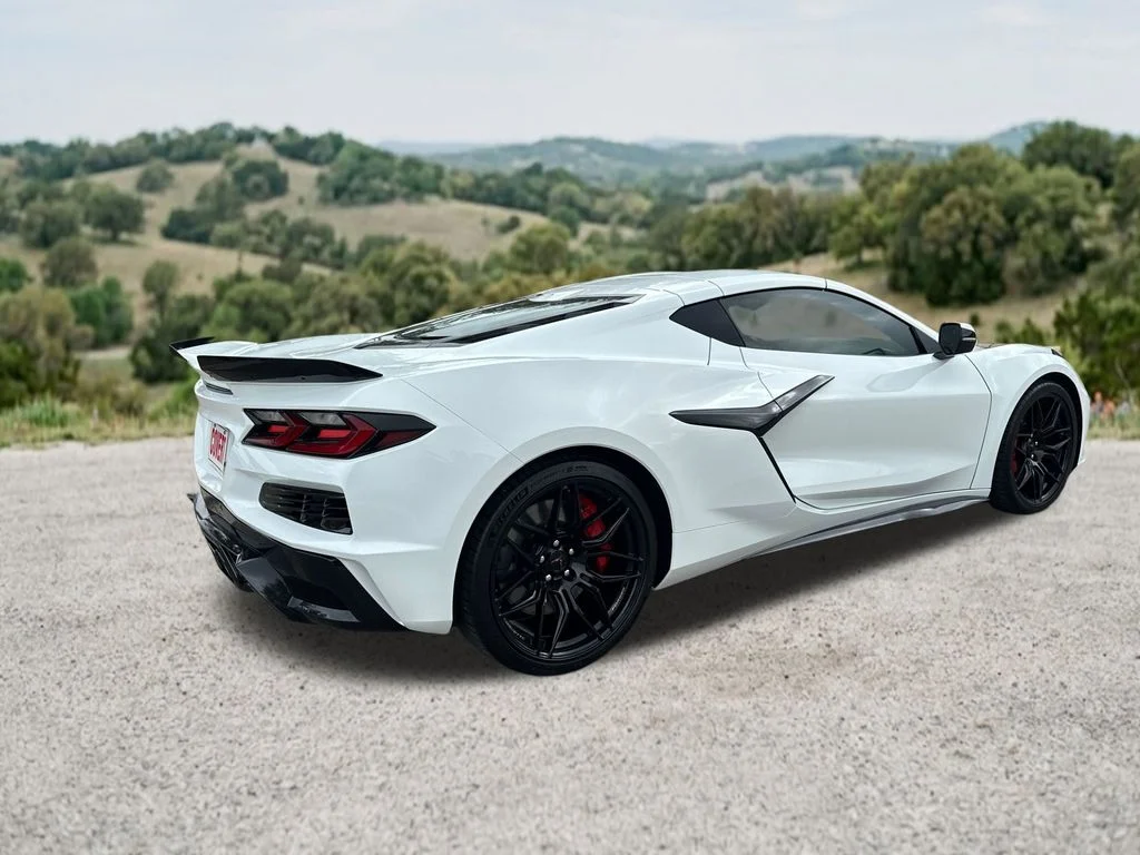 Used 2025 White Chevrolet Z06 image 9