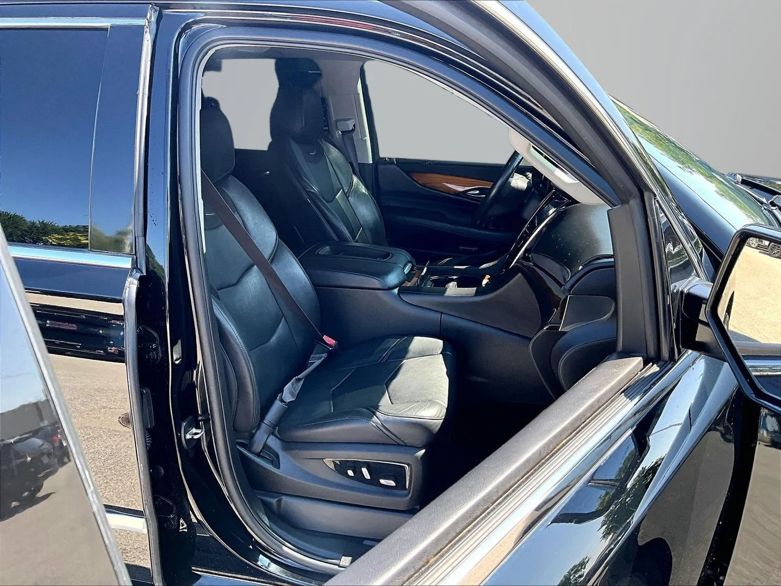 Used 2017 Black Cadillac Premium Luxury image 8
