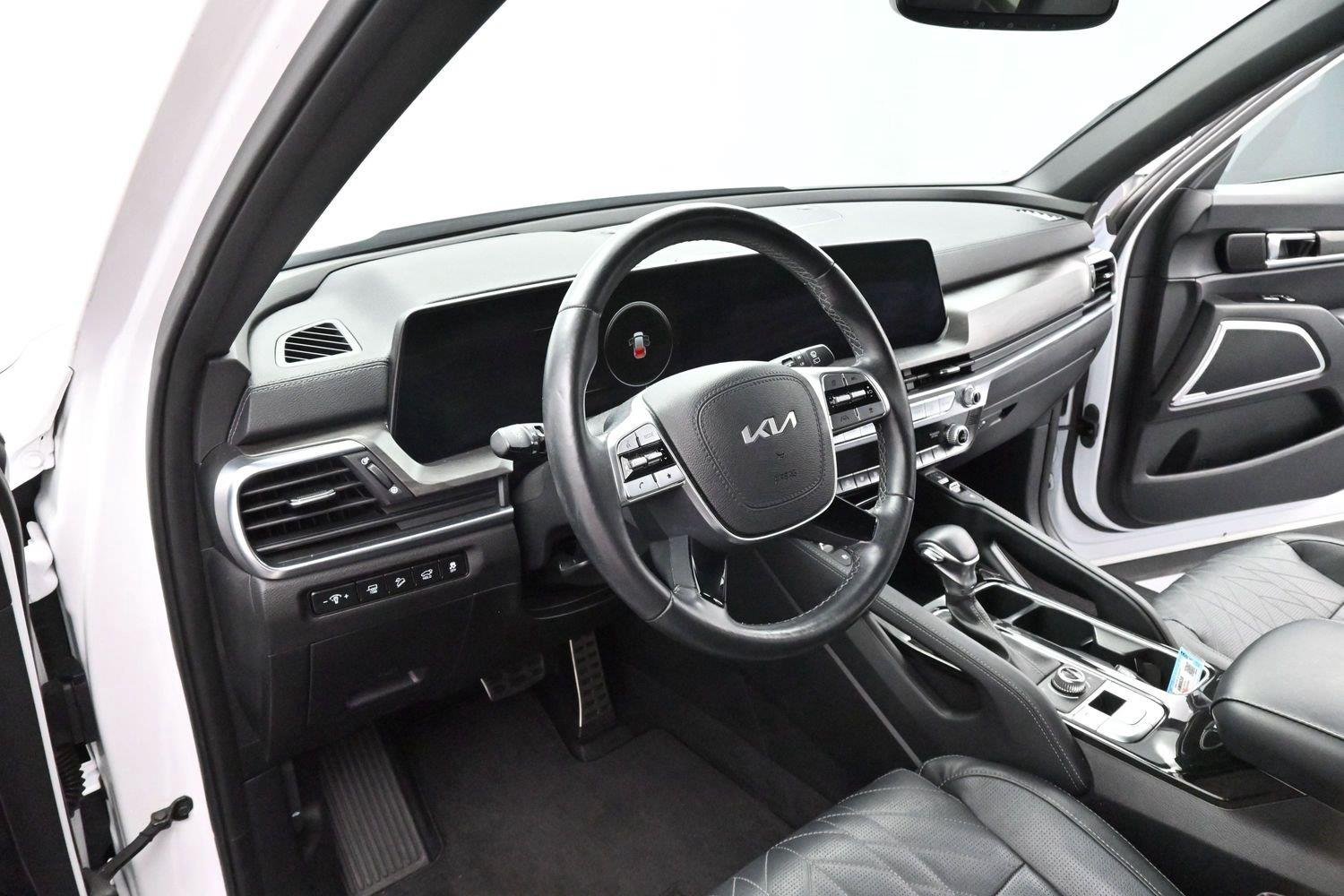 Used 2023 Glacial White Pearl Kia SX X-Line image 17