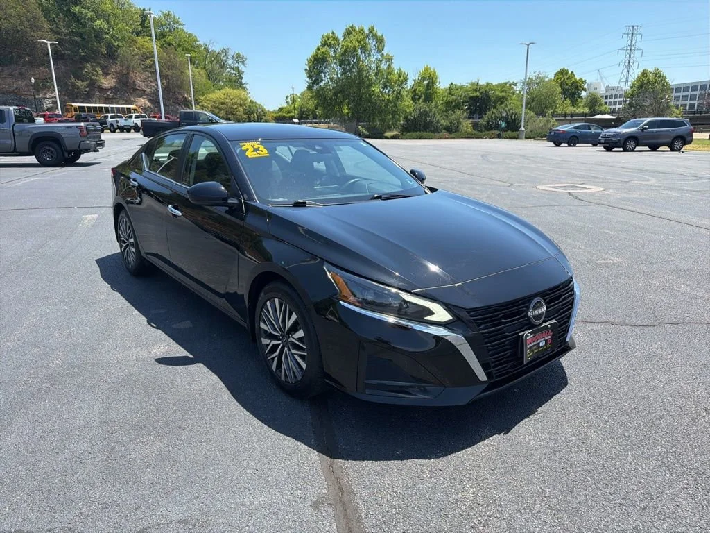 Used 2023 Black Nissan 2.5 SV image 1