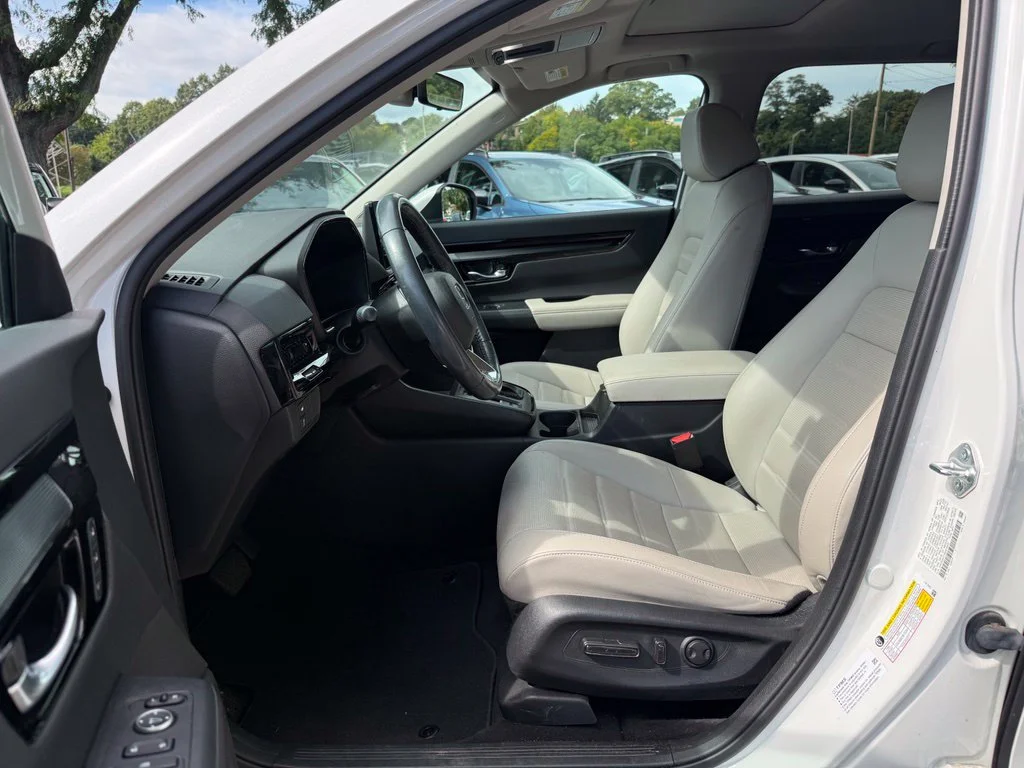 Used 2024 Platinum White Pearl Honda EX-L image 21