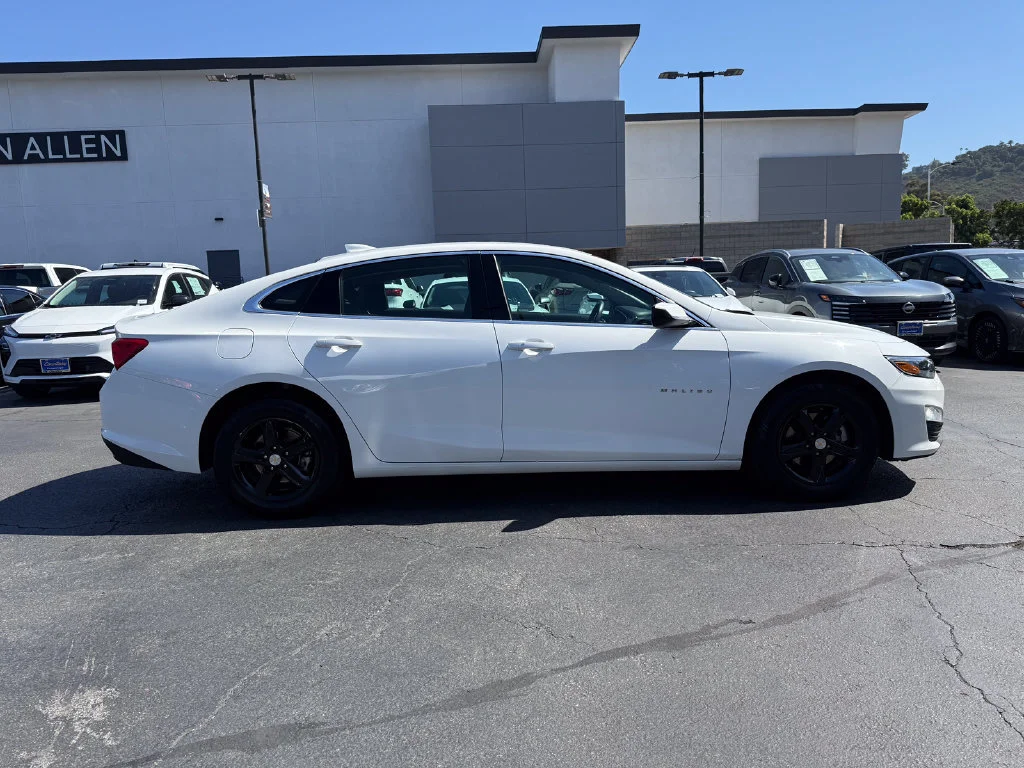 Used 2024 Summit White Chevrolet 1LT image 6