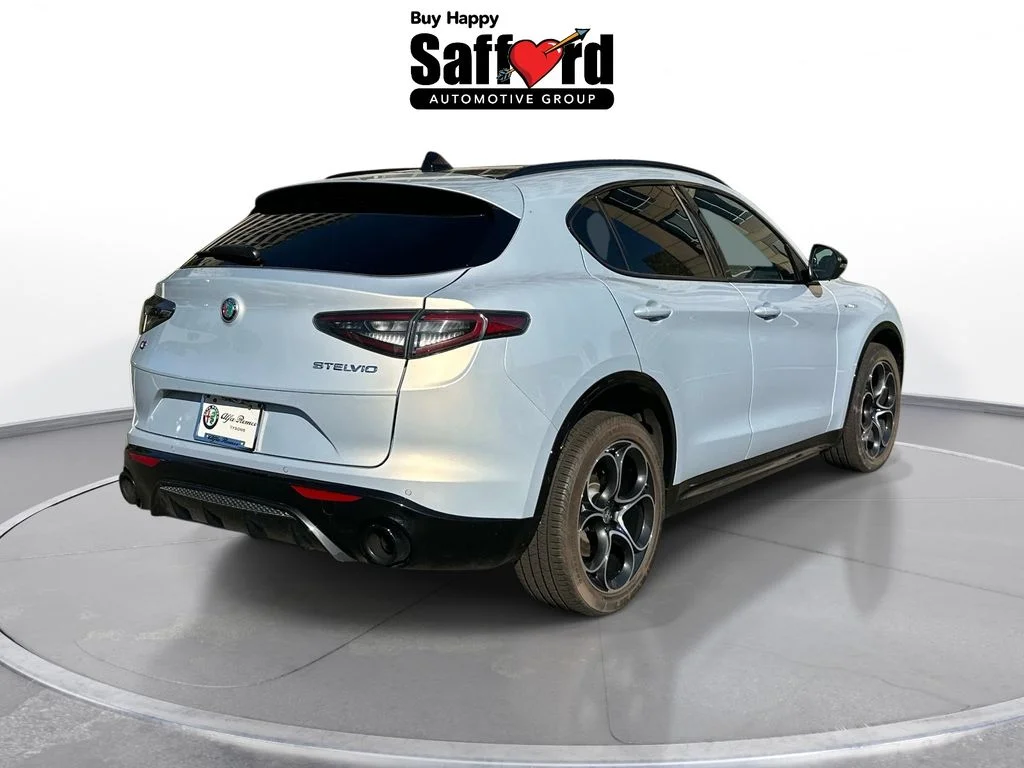 Used 2025 Moonlight Gray Alfa Romeo Veloce image 9