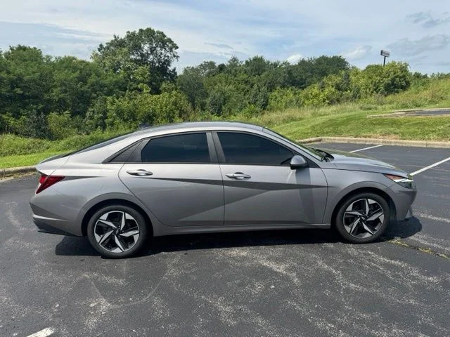 Used 2023 Silver Hyundai SEL image 2