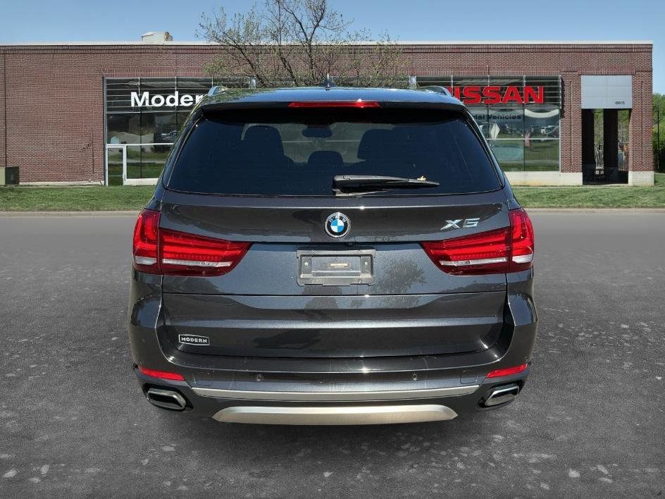 Used 2018 Dark Graphite Metallic BMW xDrive40e iPerformance image 3