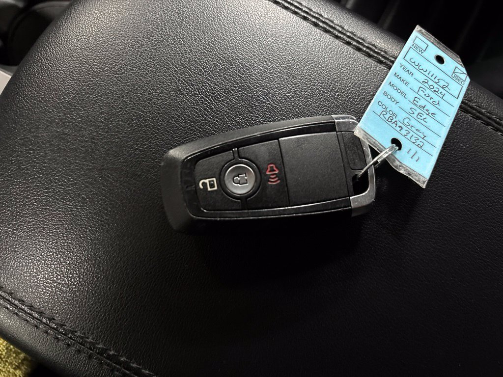 Used 2024 Gray Ford SEL image 30