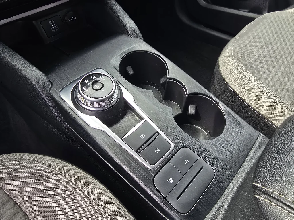 Used 2022 Agate Black Metallic Ford SE image 21