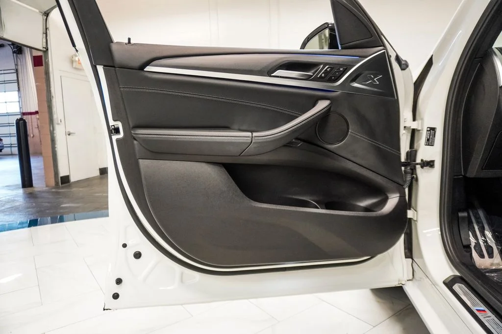 Used 2022 White BMW xDrive30i image 22