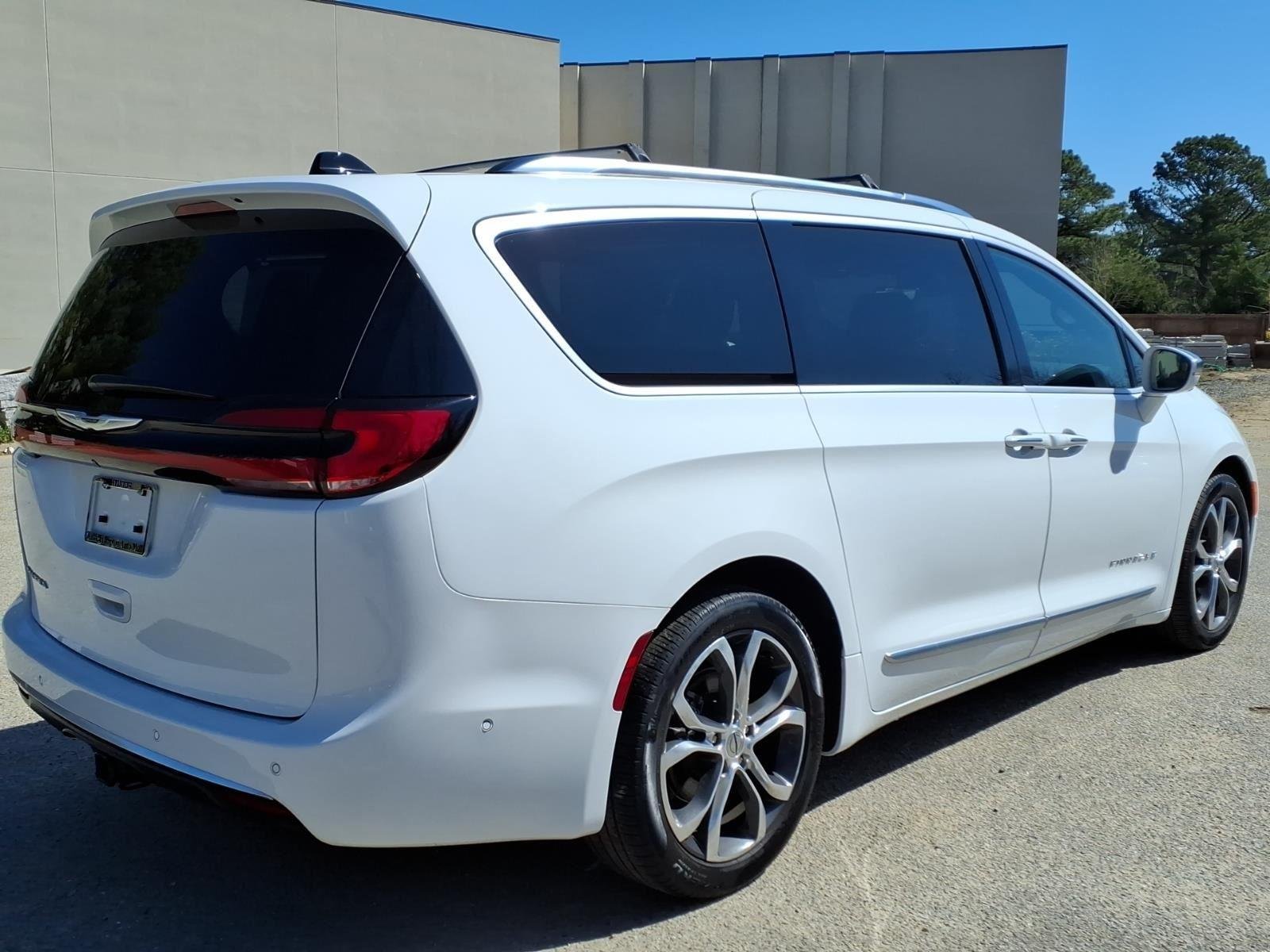 Used 2024 Bright White Clearcoat Chrysler Pinnacle image 7