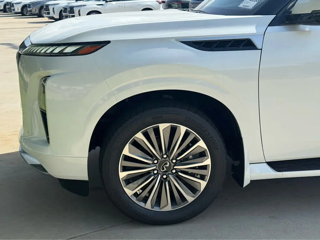 New 2026 RADIANT WHITE INFINITI Luxe 2WD image 6
