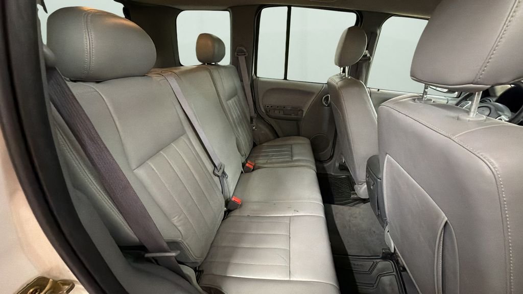 Used 2006 White Jeep Limited image 14
