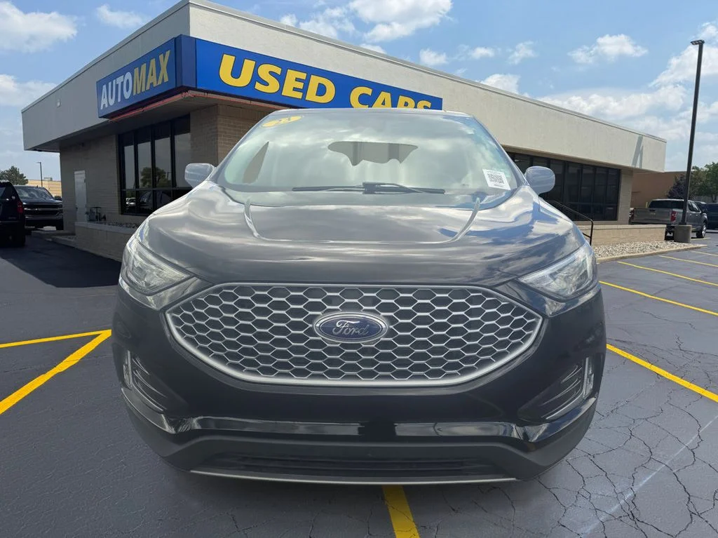 Used 2023 Black Metallic Ford SEL image 3