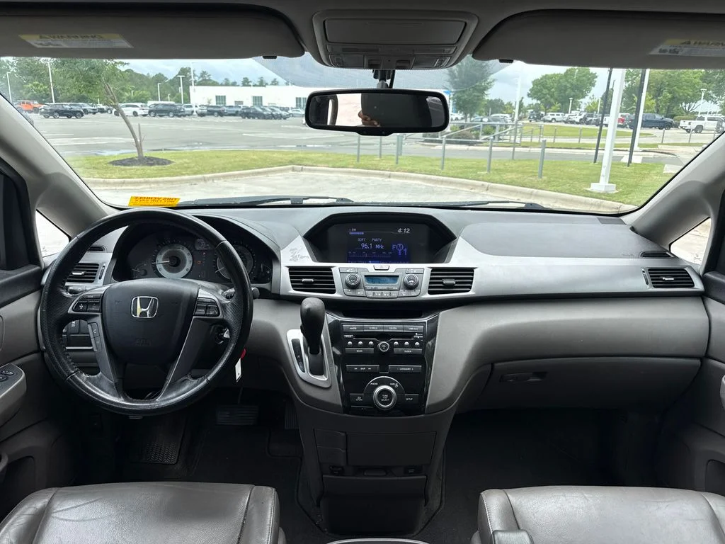 Used 2013 Alabaster Silver Metallic Honda EX-L image 16
