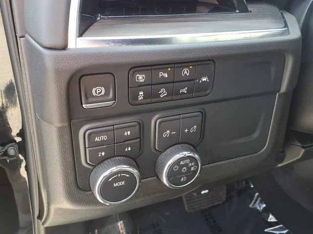 Used 2025 Black Chevrolet Z71 image 17