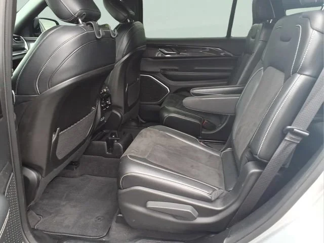 Used 2021 Silver Jeep Altitude 4x4 image 18
