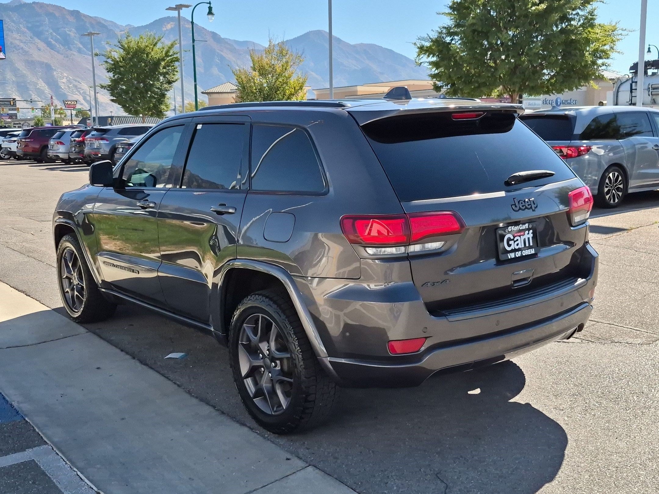 Used 2021 Granite Crystal Metallic Clearcoat Jeep 80th Anniversary image 5
