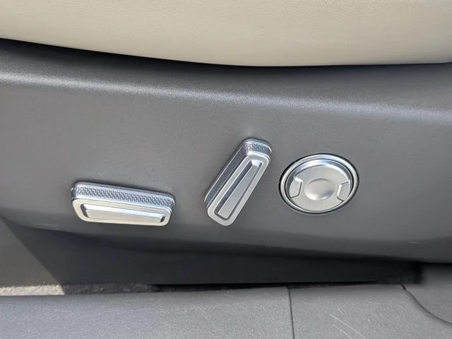 Used 2025 Gray Lincoln Premiere image 21
