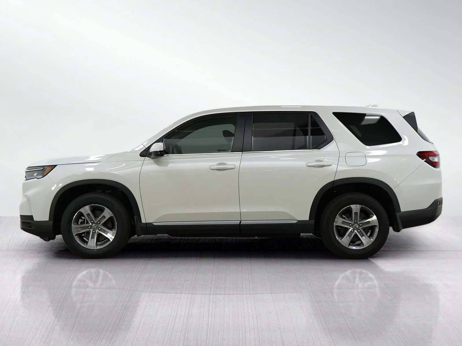 Used 2024 Honda Pilot EX-L with VIN 5FNYG1H56RB009871 for sale in Burnsville, Minnesota