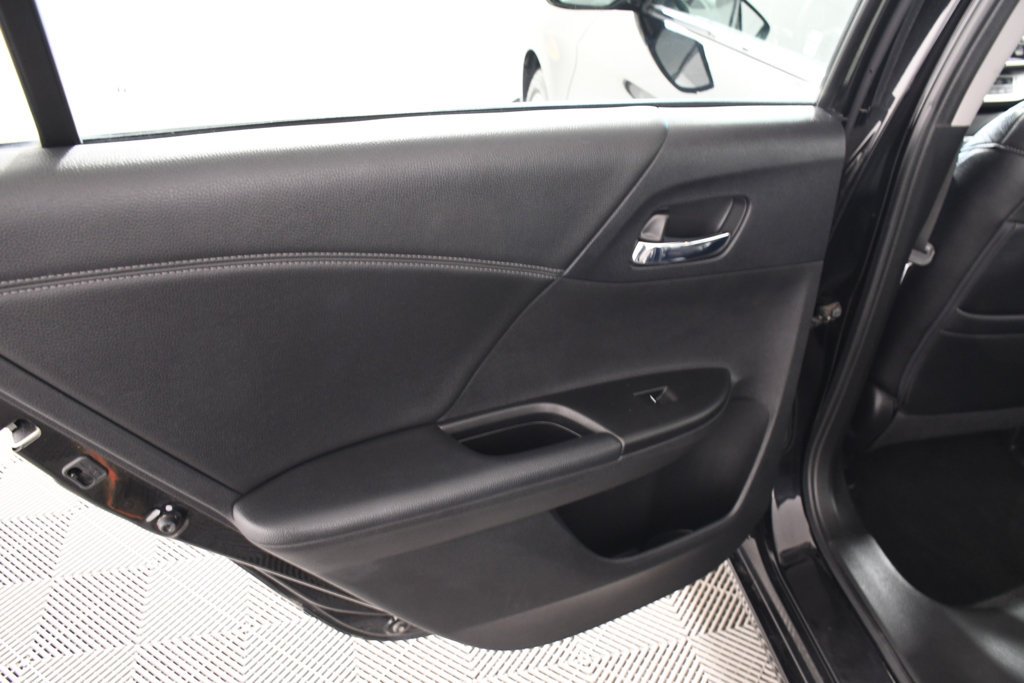 Used 2015 Crystal Black Pearl Honda EX-L image 24